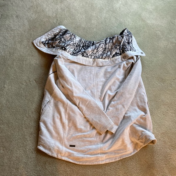 Lululemon savasana method wrap ghost nesting bird jacket size 6 - Picture 5 of 10